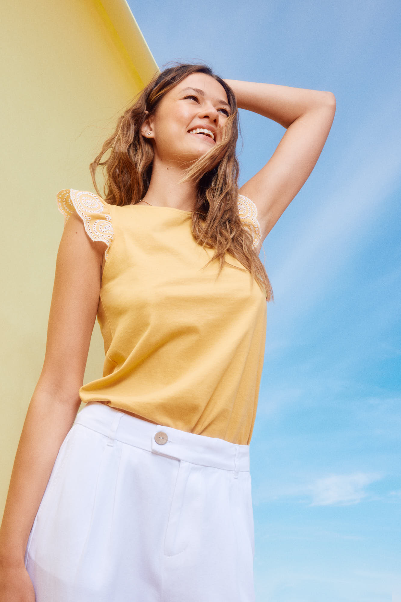 camiseta-volante-bordado-suizo-camisetas-de-mujer-spf
